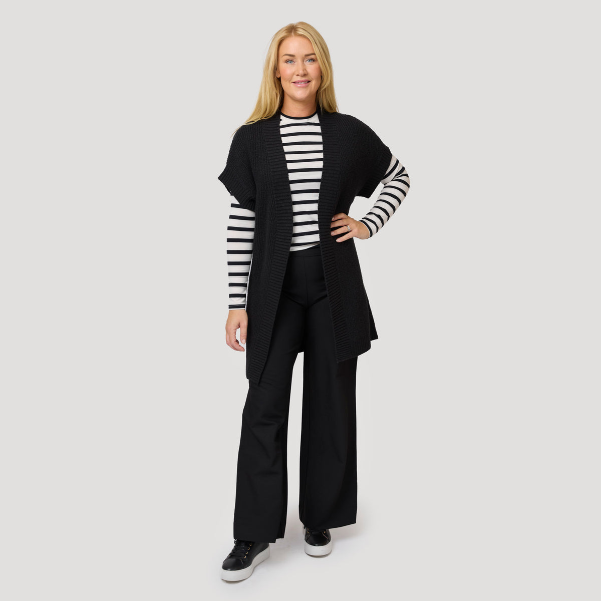 Callie leveät housut - mustat